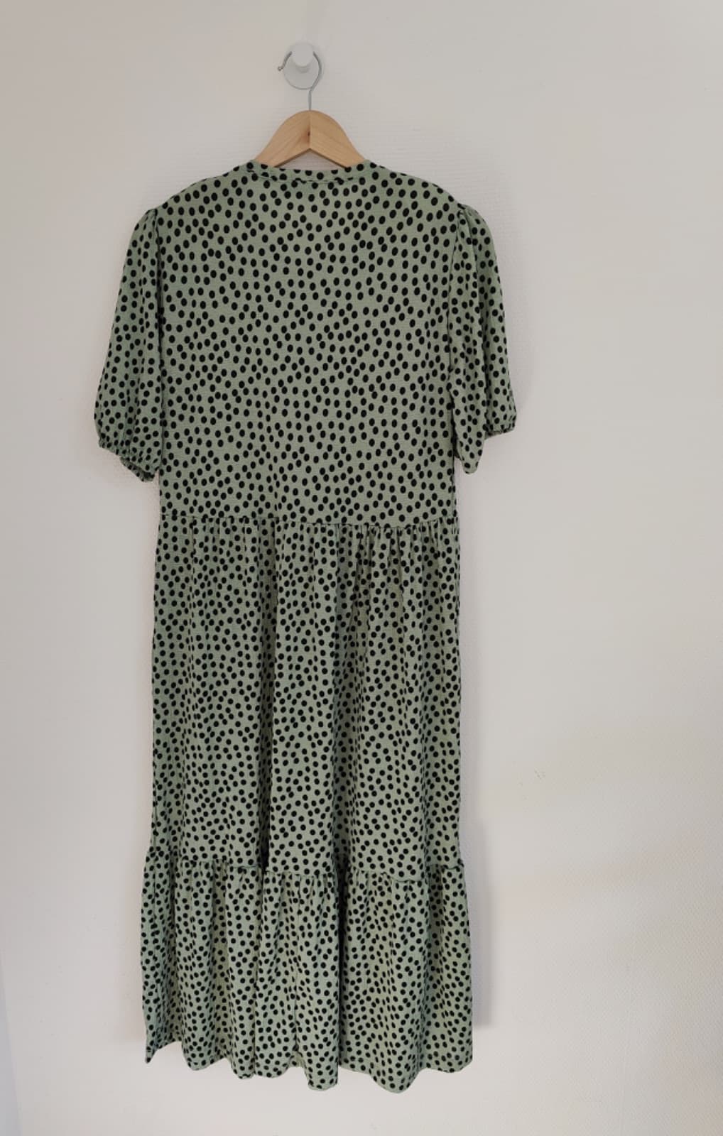 Robe longue Stradivarius vert sauge à pois noirs – Taille L — photo 5