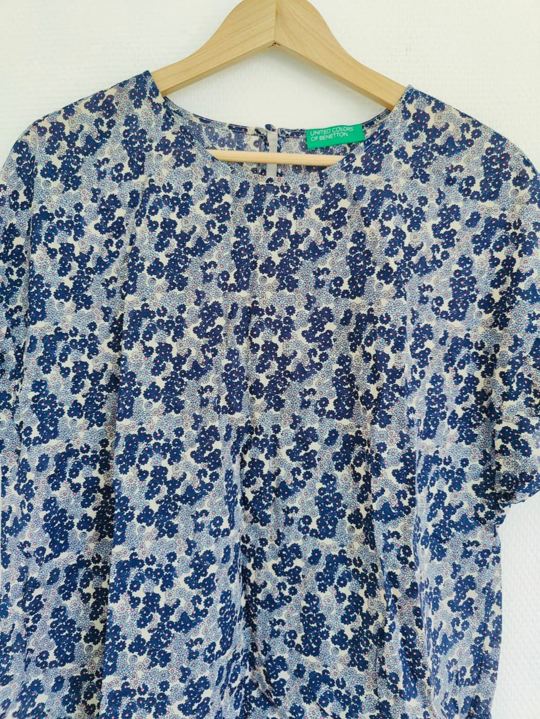 Top Benetton à imprimé marguerites bleues – Taille M — photo 3