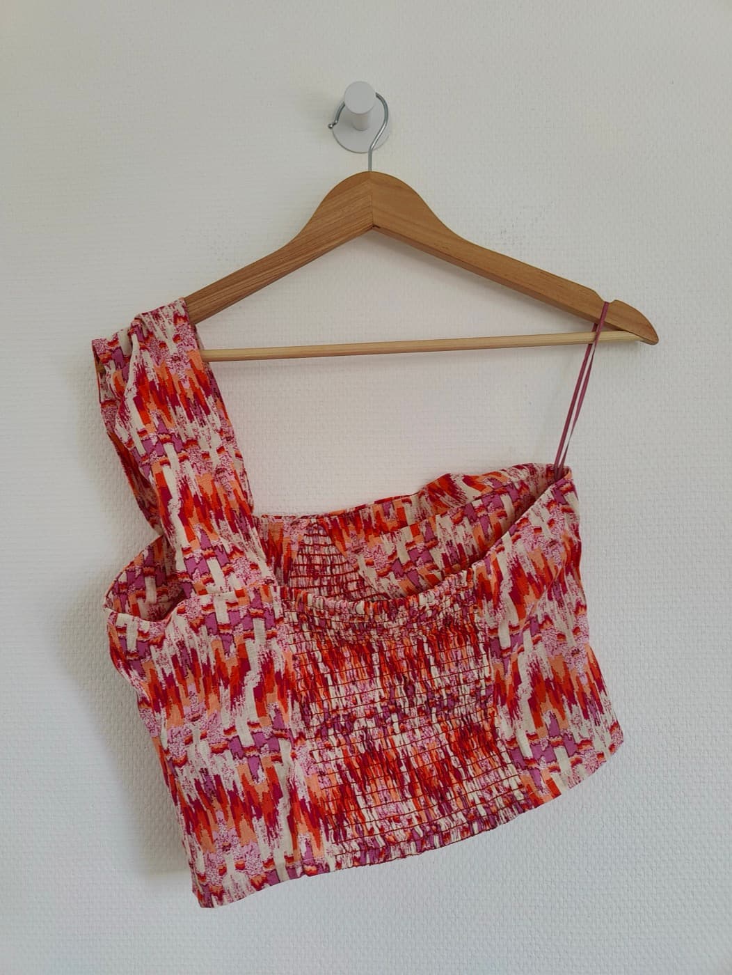 Top Hoss Intropia à imprimé ikat une épaule – Taille M — photo 3
